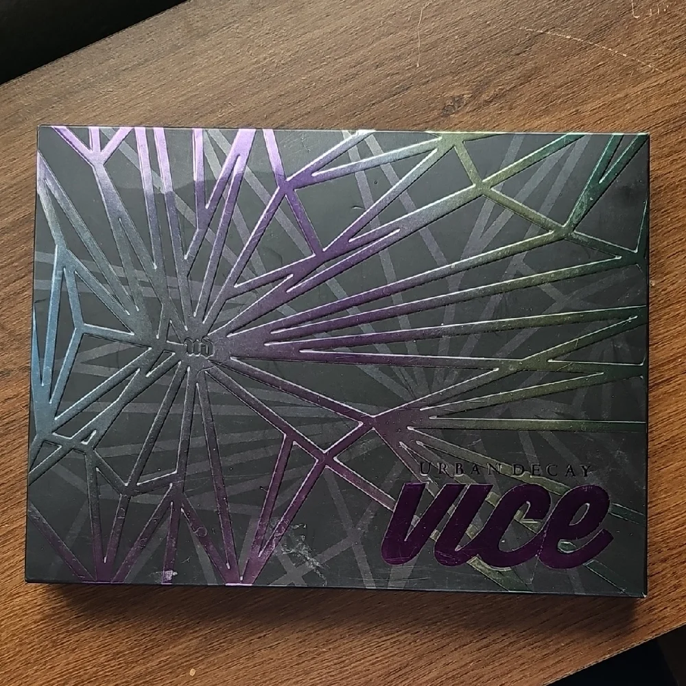NIB Urban Decay Vice Eyeshadow Palette 4 with Cosmetic Bag & Brush Discontinued
